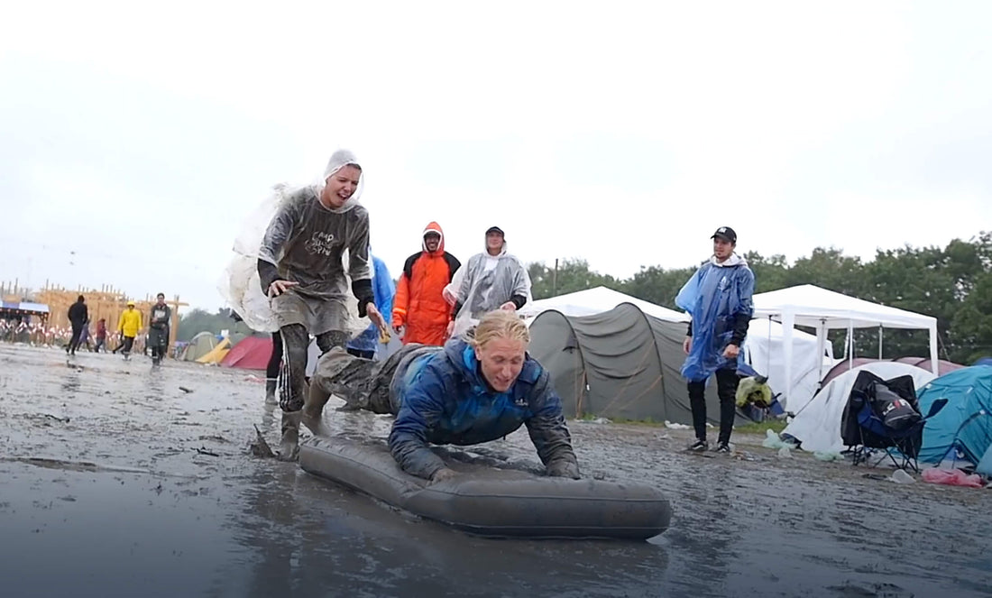 Regnvejr på festival? Sådan overlever du med stil 🌧️🎪