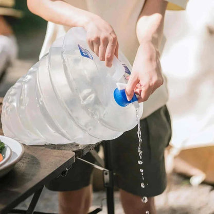 Foldable vanddunk with spout for easy pouring and minimal storage.