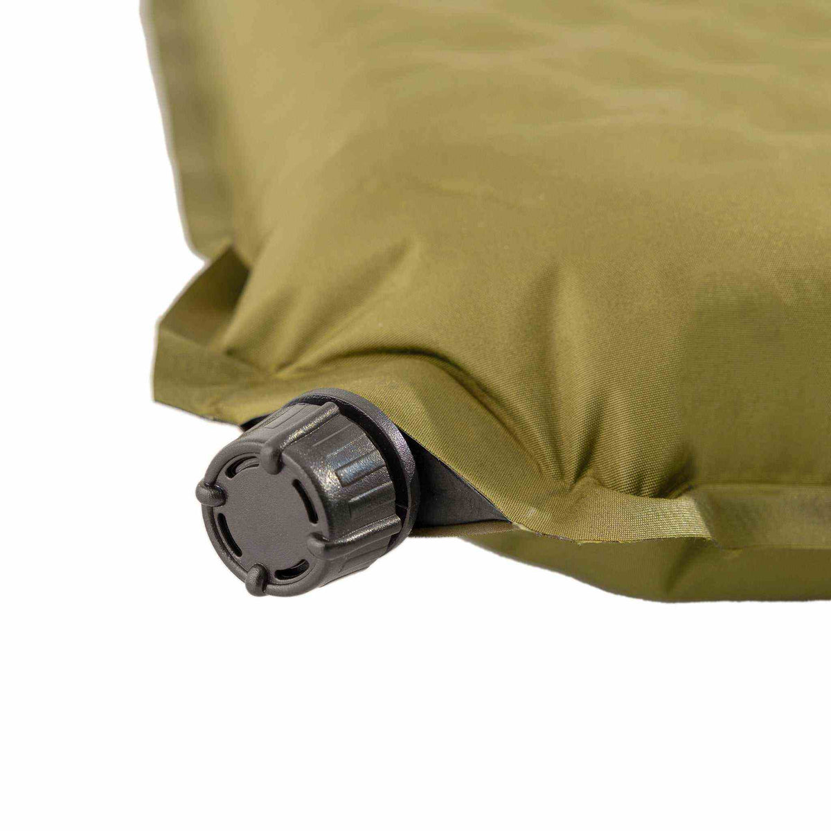 Self-inflating double camping mat with a thickness of 9 cm, featuring a valve for easy inflation.