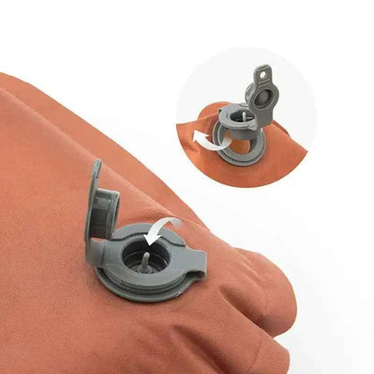 Selvoppustelig hovedpude fra Tipii med justerbar ventil i orange.